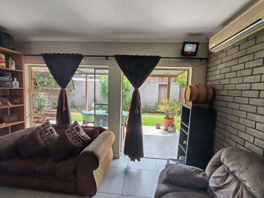 2 Bedroom Property for Sale in Langenhovenpark Free State